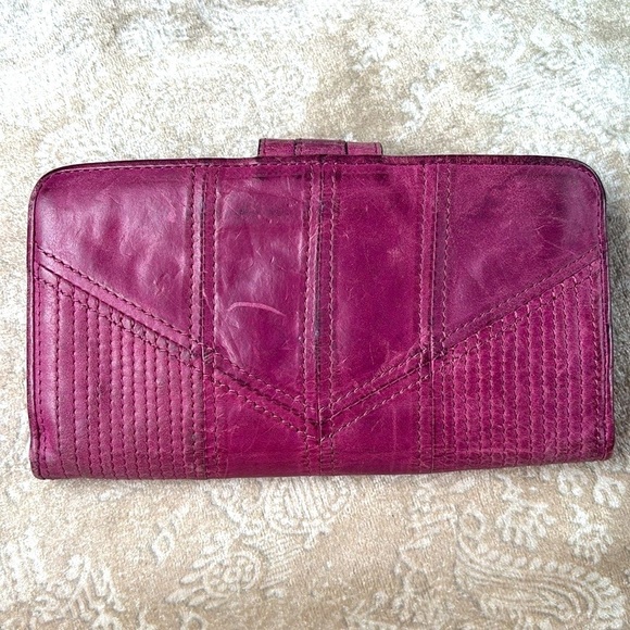 Vintage Juicy Couture Genuine Leather Magenta Bifold Snap Close Wallet w/ Locket - Picture 5 of 16